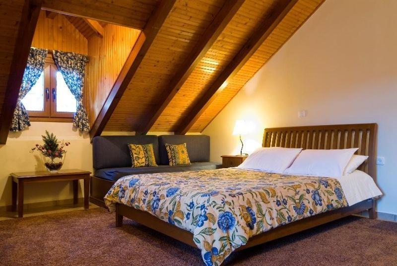 Hotel Krinides Kalawrita Pokój zdjęcie
